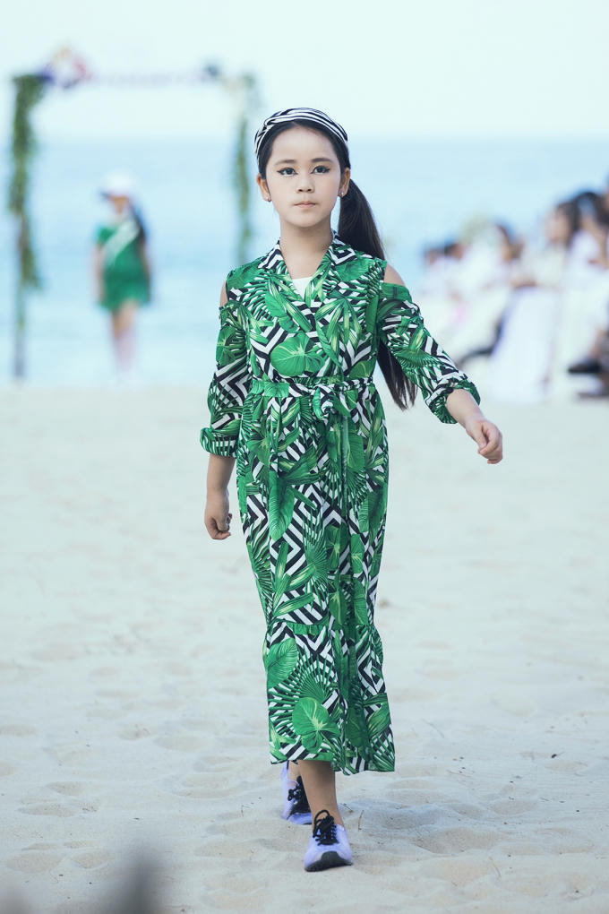 Bị chuẩn đoán cong cột sống, Xuân Lan vẫn dốc hết tâm huyết cho show thời trang nhí