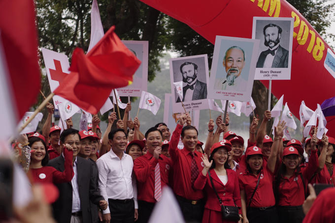 Gần 1000 người diễu h&agrave;nh ph&aacute;t động &ldquo;Th&aacute;ng Nh&acirc;n đạo&rdquo; 2018