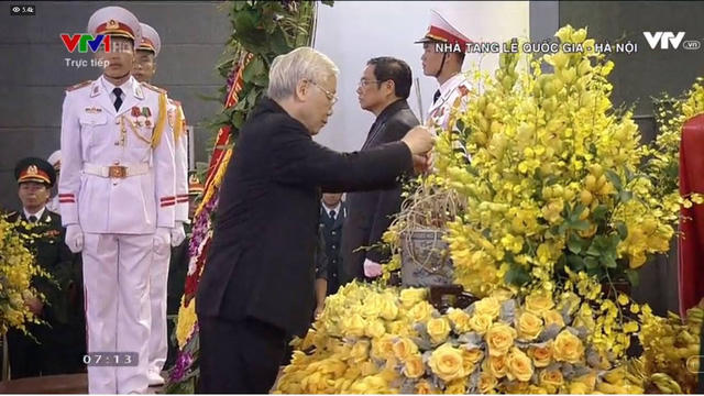 Đoàn Ban Chấp hành Trung ương Đảng do Tổng Bí thư Nguyễn Phú Trọng dẫn đầu vào viếng.