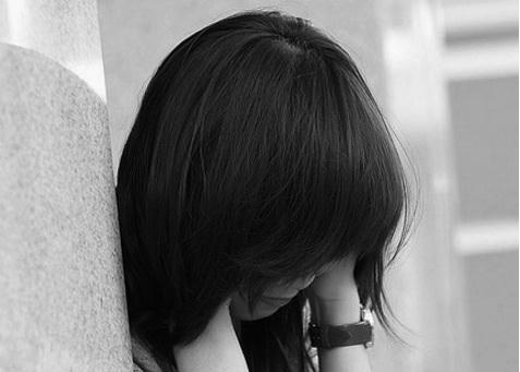 Làm gì khi con cái thất tình là câu hỏi không dễ trả lời. (Hình minh họa)