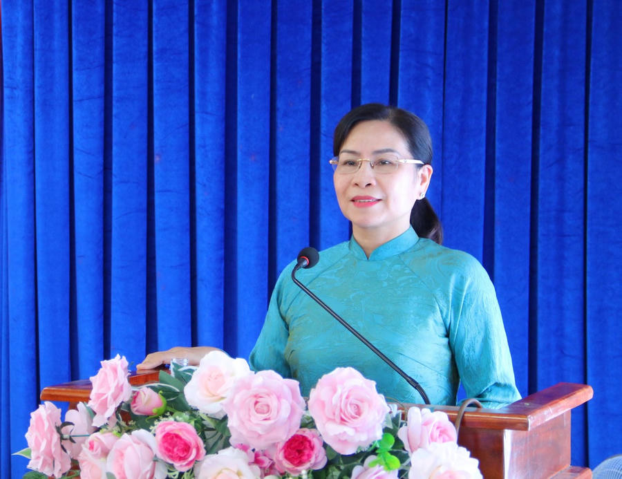 Bà Lê Thị Nhung - Ủy viên BTV Tỉnh ủy, Phó Chủ tịch Thường trực HĐND tỉnh Cà Mau (ứng cử viên HĐND tỉnh), phát biểu chương trình hành động.