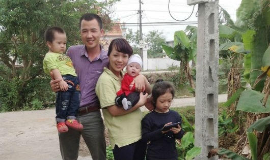 Cặp đôi cùng tuổi Nguyễn Hồng Nhung và Phạm Văn Sáng.