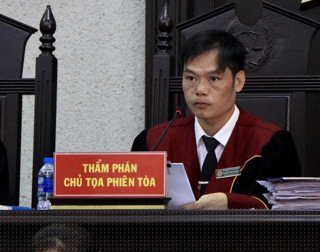 Thẩm phán Nguyễn Trọng Đoàn làm chủ tọa phiên xử sơ thẩm (Ảnh: Trần Thanh).