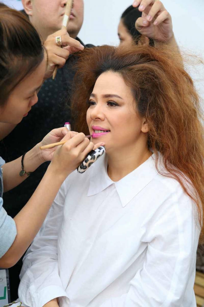 Nghệ sĩ Thanh Hoa trong hậu trường Tình khúc Vượt thời gian.
