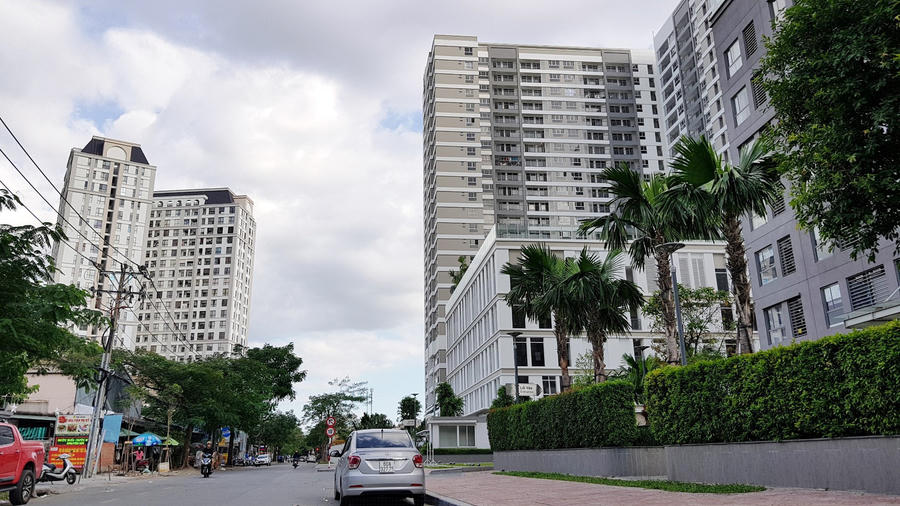 Tốc độ phát triển nhà cao tầng ở phía đông sân bay Tân Sơn Nhất dang ngày một lớn.