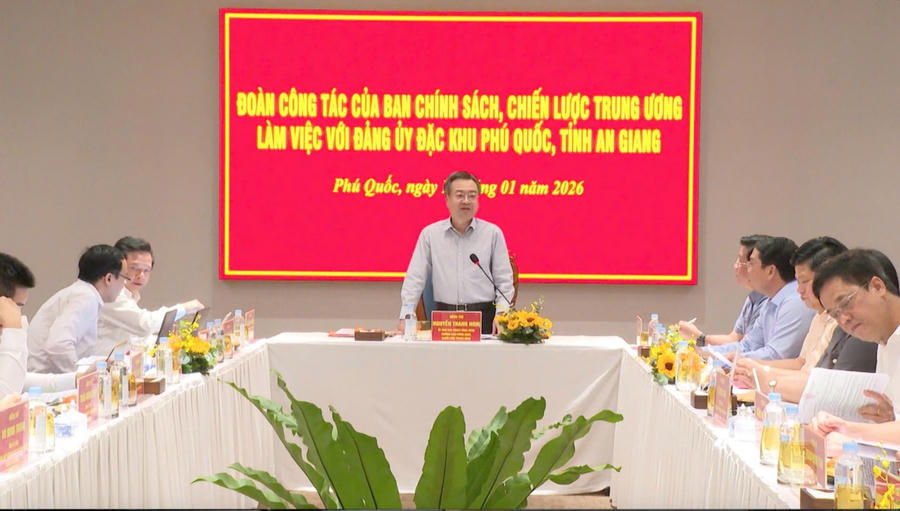 Trưởng ban Chính sách, Chiến lược Trung ương Nguyễn Thanh Nghị làm việc với chính quyền tỉnh An Giang và đặc khu Phú Quốc.