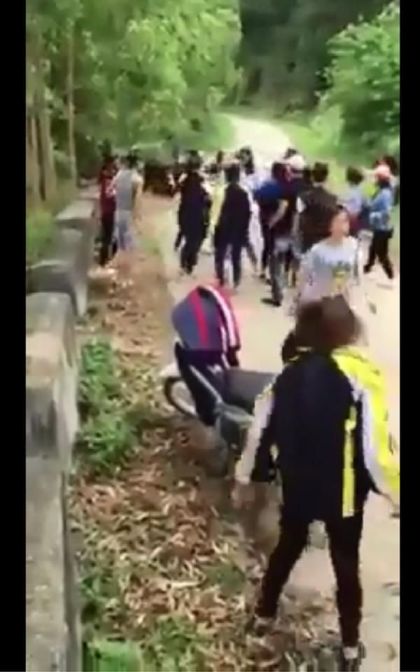 Một vụ hỗn chiến khác xảy ra sau đó không lâu (ảnh cắt từ Clip).