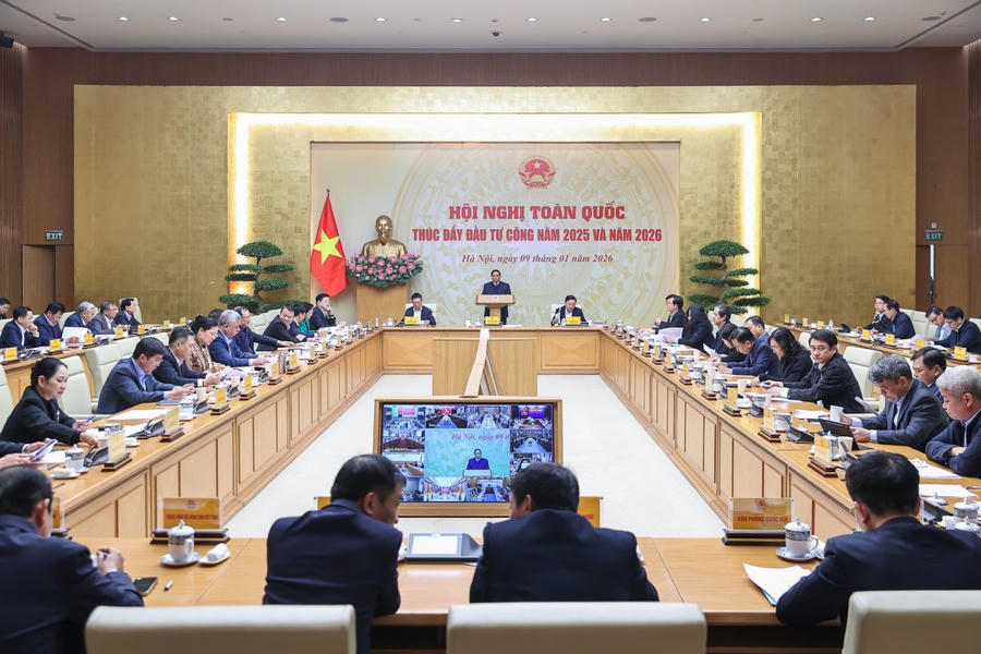 Thủ tướng cho biết, Chính phủ, Thủ tướng Chính phủ luôn quan tâm, chỉ đạo quyết liệt, sâu sát thúc đẩy giải ngân vốn đầu tư công, triển khai 3 Chương trình mục tiêu quốc gia ngay từ những ngày đầu, tháng đầu năm - Ảnh: VGP/Nhật Bắc.