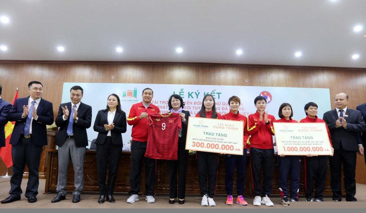 bong da nu viet nam nhan tai tro 100 ty dong, huong toi world cup hinh anh 3
