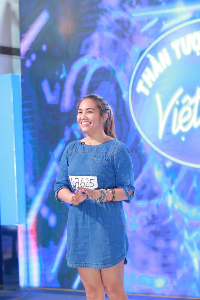 Vietnam Idol: C&ocirc; nh&acirc;n vi&ecirc;n casino Ho&agrave;i Thu khiến ca sĩ Bằng Kiều ngẩn ngơ