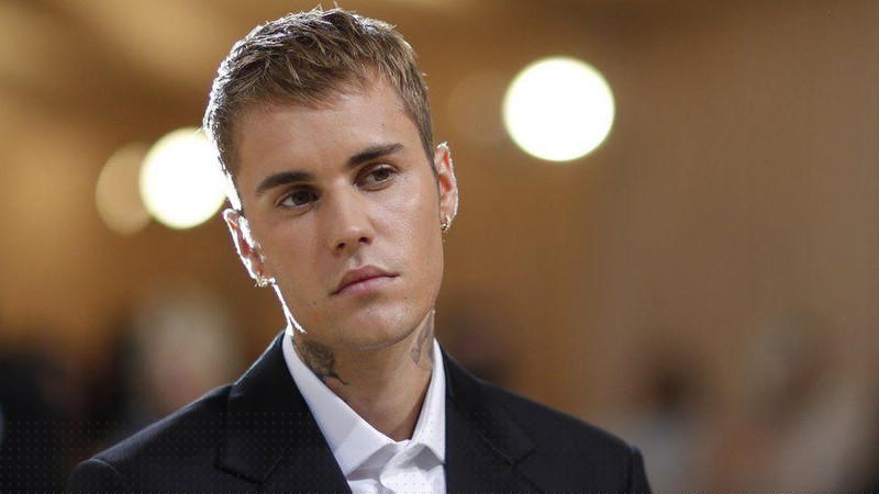 Nổi tiếng và thành công nhất từ YouTube chắc chắn phải kể đến ngôi sao Hollywood - Justin Bieber. Thực tế, tài năng của cậu đã được phát hiện vào năm 2007 khi nhà sản xuất âm nhạc Usher và Scooter Braun