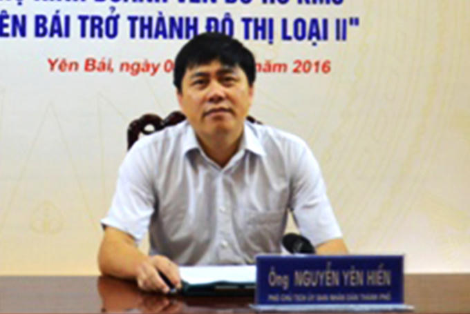 Ông Nguyễn Yên Hiền, Phó chủ tịch UBND TP Yên Bái, người trực tiếp ký 6 quyết định chuyển đổi mục đích sử dụng đất trong một ngày cho bà Hoàng Thị Huê vợ ông Phạm Sỹ Qúy. (Ảnh: yenbai.gov.vn).