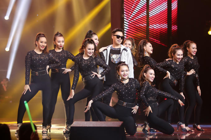 Học trò Thu Minh nhảy "Gangnam style" khiến Đông Nhi thốt lên "đây đâu phải Anh Đức".