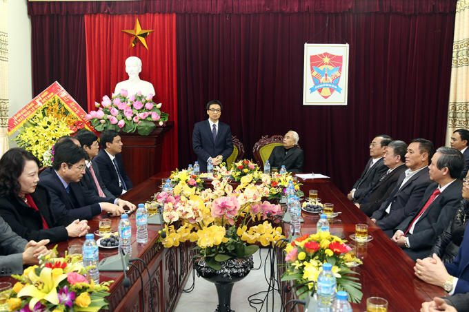 Phó Thủ tướng Vũ Đức Đam chúc mừng Giáng sinh 2017 tại Nghệ An, Hà Tĩnh.