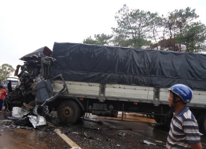 Vụ tai nạn khiến giao thông bị tắc nghẽn nhiều giờ liền.