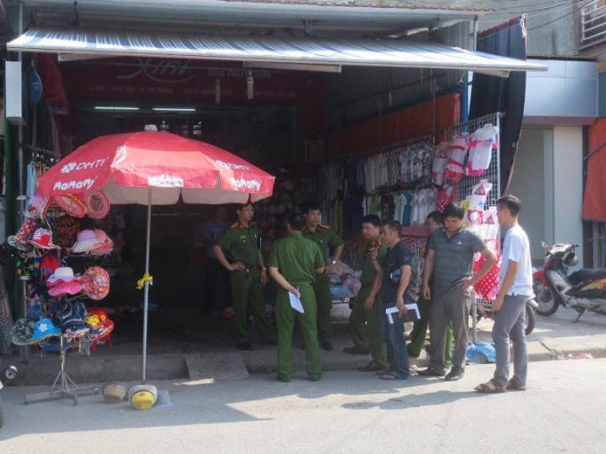 Lực lượng chức năng có mặt để tiến hành khám nghiệm tại hiện trường.