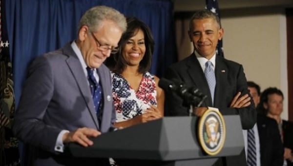 Hồi tháng 3/2016, Tổng thống Obama đã có chuyến công du lịch sử tới Cuba. Ngoài ra ông cũng là người góp phần tích cực thúc đẩy tiến trình bình thường hóa quan hệ hai nước. (Ảnh: Reuters)