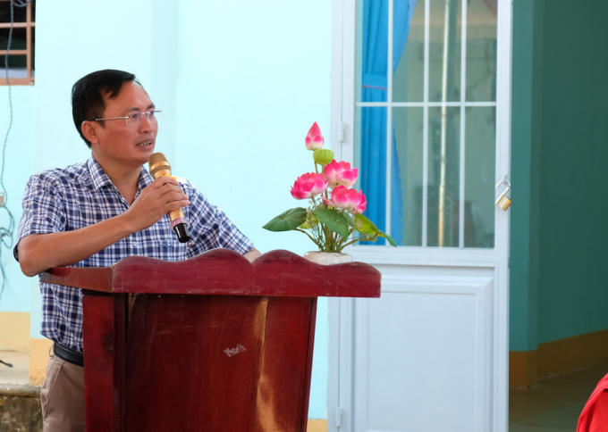 Đại diện chính quyền địa phương phát biểu.