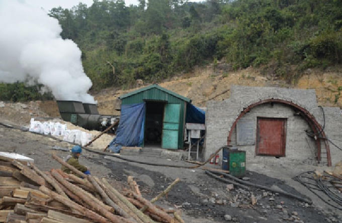 Đây không phải lần đầu tiến vụ việc xảy ra khiến cho các thợ lọ bị bỏng nặng trong quá trình khai thác than (Ảnh minh họa).