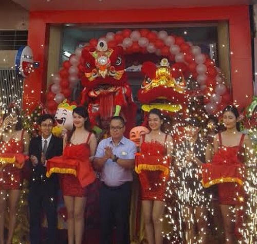 Cắt băng khai trương Trung tâm xổ số Vietlott tại Nha Trang.
