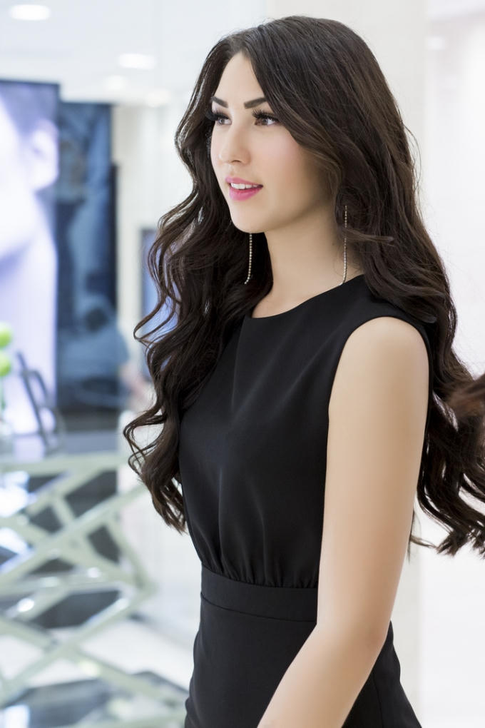 Á hậu Nguyễn Thị Loan hội ngộ cùng Hoa hậu Hoàn vũ Na Uy trước thềm chung kết Hoa hậu Hoàn vũ