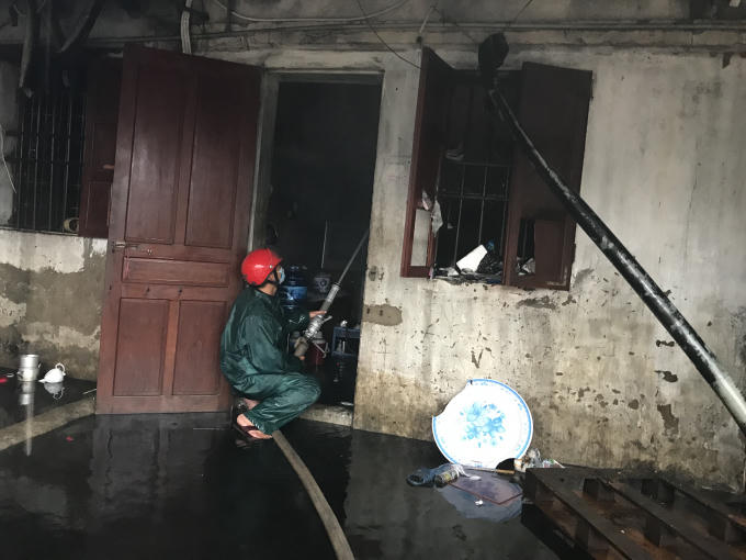 Hình ảnh hàng hóa bị thiêu rụi trong vụ cháy kinh hoàng gần chợ Vinh