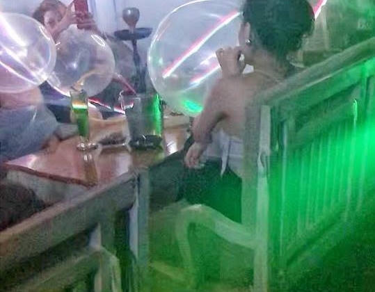 Mua bán, sử dụng bóng cười có bị cấm không?