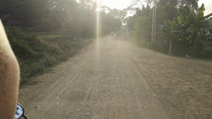 Con đường dẫn vào nhà nạn nhân.