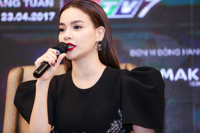 Theo chia sẻ của nữ ca sĩ, cô ngồi ghế giám khảo của “be a star – Bạn là ngôi sao” với 3 lý do đó là format mới lạ, hấp dẫn, lần đầu tổ chức. Trong đó, mức cát xê “ngất ngưởng” mà ban tổ chức chương trình đưa ra đã khiến cô không thể từ chối. Mặc dù từ chối tiết lộ mức cát xê hấp dẫn nhưng nhiều người cũng đoán rằng đó là con số không hề nhỏ bởi cô là cái tên “ăn khách”, thu hút được nhiều sự chú ý từ trước đến nay.