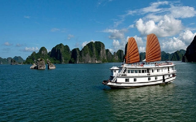 Mở cửa thăm quan Vịnh Hạ Long và một số địa điểm du lịch trên địa bàn tỉnh Quảng Ninh