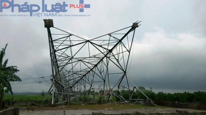 Đường dây 500 Kv Quảng Ninh-Hiệp Hòa là dự án năng lượng cấp I, có tổng mức đầu tư hơn 2.260 tỷ đồng, được nghiệm thu thành công ngày 26/7/2015. Tuy nhiên sáng ngày 22/4/2016 do gió lốc đã khiến 2 cột điện của đường dây này đi qua địa phận xã Tiến Dũng, huyện Yên Dùng, tỉnh Bắc Giang đổ gãy.
