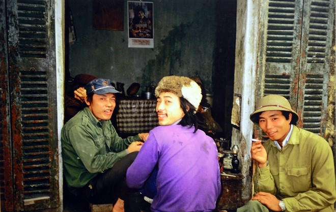 C&agrave; ph&ecirc; vỉa h&egrave; phố chợ H&ocirc;m.