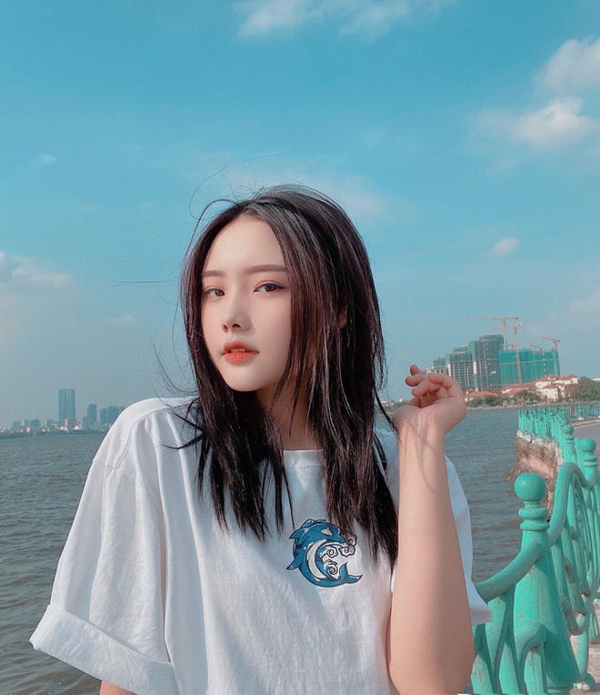 Quãng thời gian sống chậm lại vì dịch Covid-19, Thanh Tuyền nhận ra nhiều điều quý giá. Cô mong cuộc sống sớm trở lại bình thường để được về quê, để mọi người có thể trải qua mỗi ngày vui vẻ và không lo lắng nữa.