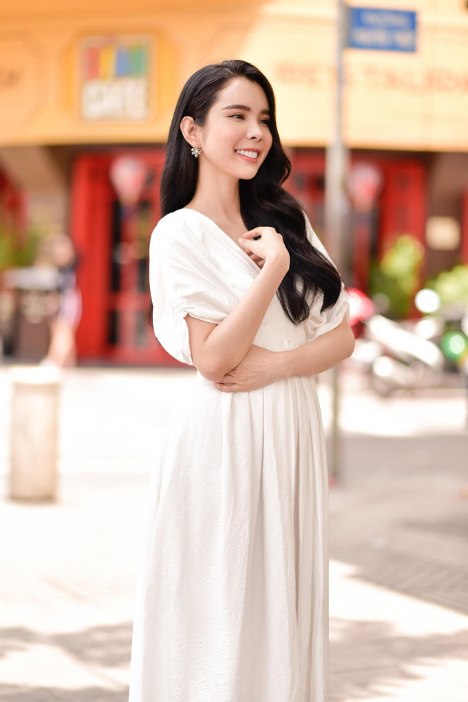 Huỳnh Vy k&ecirc;u gọi bạn b&egrave; quốc tế đến TPHCM kh&aacute;m ph&aacute; du lịch, uống cafe, ngồi x&iacute;ch l&ocirc; v&agrave; tập thể dục