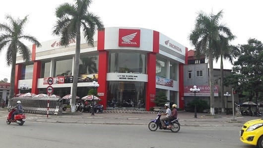 Cửa hàng da giầy trưng bày sản phẩm Honda.