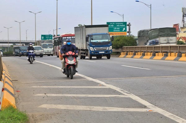 4-de-vach-xuong-ca-o-quoc-lo-1-1637642584857