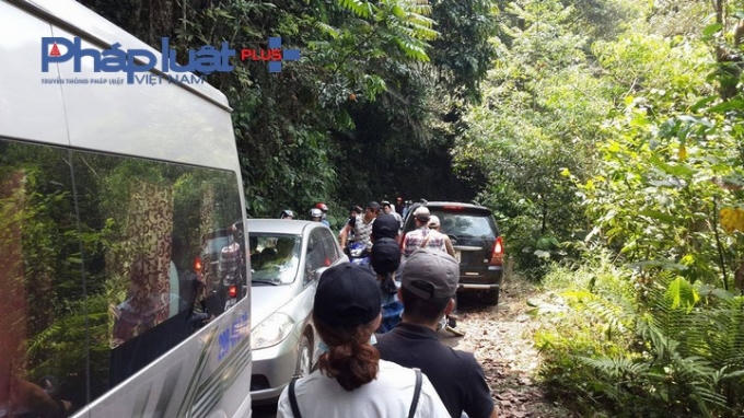 Tắc đường diễn ra như ở các thành phố lớn.