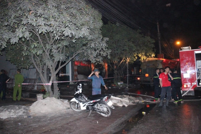 Toàn cảnh tan hoang sau vụ cháy.