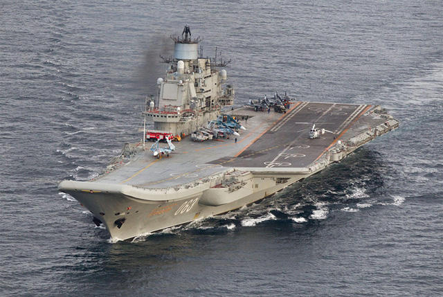 Tàu sân bay Đô đốc Kuznetsov là tàu sân bay duy nhất của Nga và đang đóng vai trò dẫn đầu trong lực lượng Hải quân Nga. Tàu sân bay này được cho là sẽ bắt đầu quá trình nâng cấp vào quý 1 năm nay, nhằm cho phép kéo dài tuổi thọ thêm 25 năm nữa. (Ảnh: Sputnik)