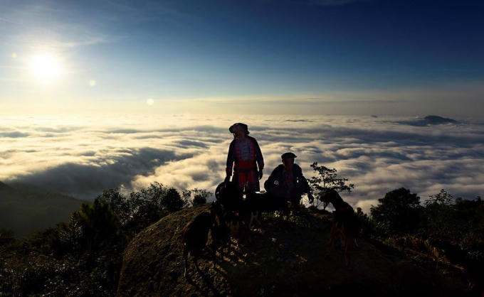Hoàng hôn buông xuống là lúc thảm cảnh nơi Chiêu lầu thi trở về im ắng và vắng vẻ.( ảnh: baohagiang.vn)