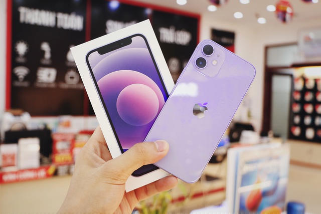 Mức giá của iPhone 12 phiên bản màu tím tương đương với các màu sắc khác.