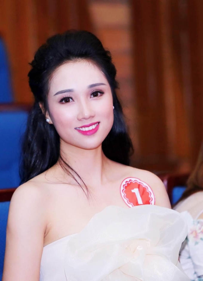 Vân Vân Cloudy được đánh giá là một trong những ứng viên sáng giá cho ngôi vị cao nhất trong cuộc thi Nữ Hoàng đá quý 2016.