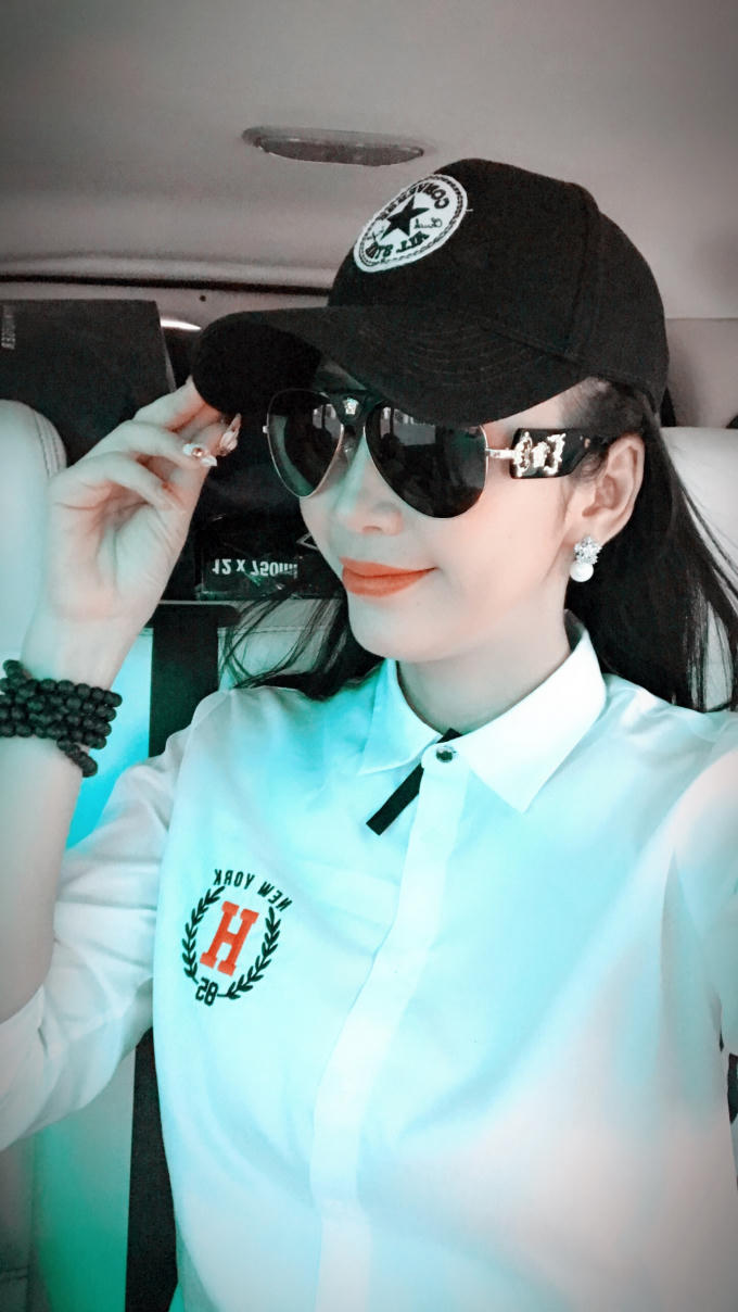 Hoa hậu ngành thiết kế Nhật Phượng khoe chuyến du ngoạn đẳng cấp với Limousine và trực thăng