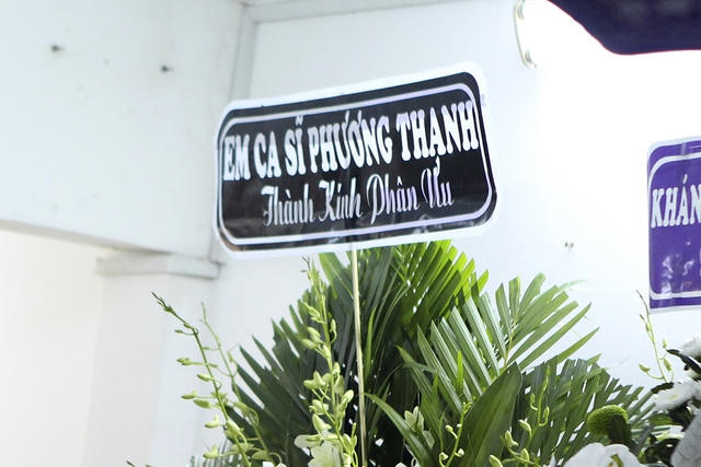 Những ngày qua Phương Thanh đang ở Ấn Độ, khi ca sĩ Minh Thuận mất cô không có mặt tại Việt Nam cũng đã gửi hoa đến viếng.