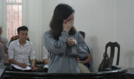Bị cáo Phạm Thị Hà trước vành móng ngựa.