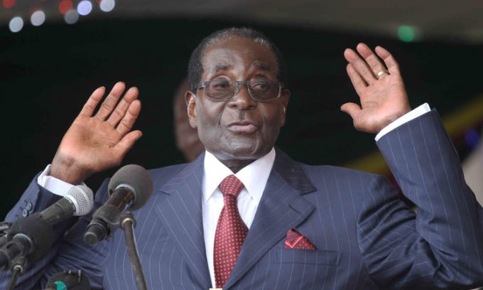 Tổng thống Robert Mugabe bị phế truất.