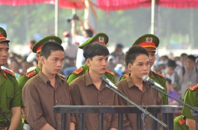 Các bị cáo tại tòa sơ thẩm.