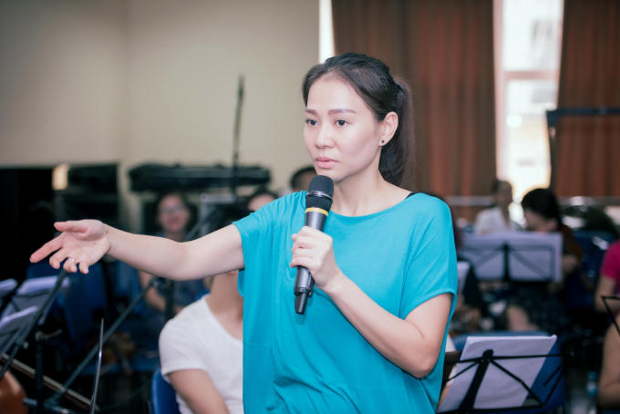 Thu Minh tất bật chuẩn bị cho đêm nhạc ngày mai.