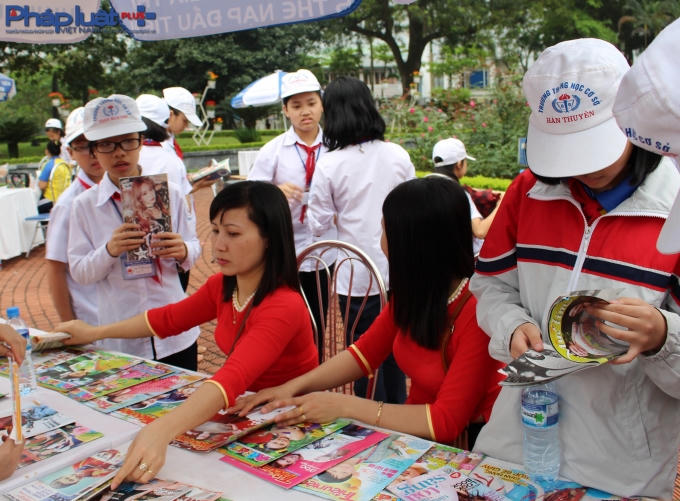 Những đầu báo, tạp chí Hoa học trò,...
