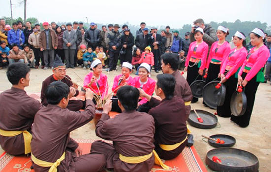 Lễ hội cồng chiêng của dân tộc Mường.